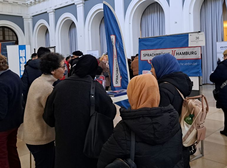 Stand des Sprachbrücke e.V. auf dem Markt der Begegnungen